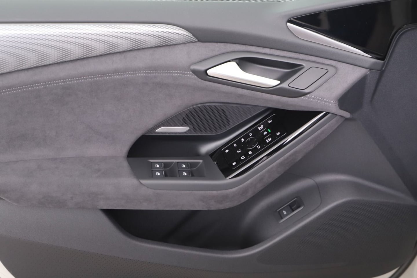 Bild über Audi A6 Avant e-tron S line business e-tron performance 270 kW - für weitere Informationen kontaktieren Sie den Audi Partner