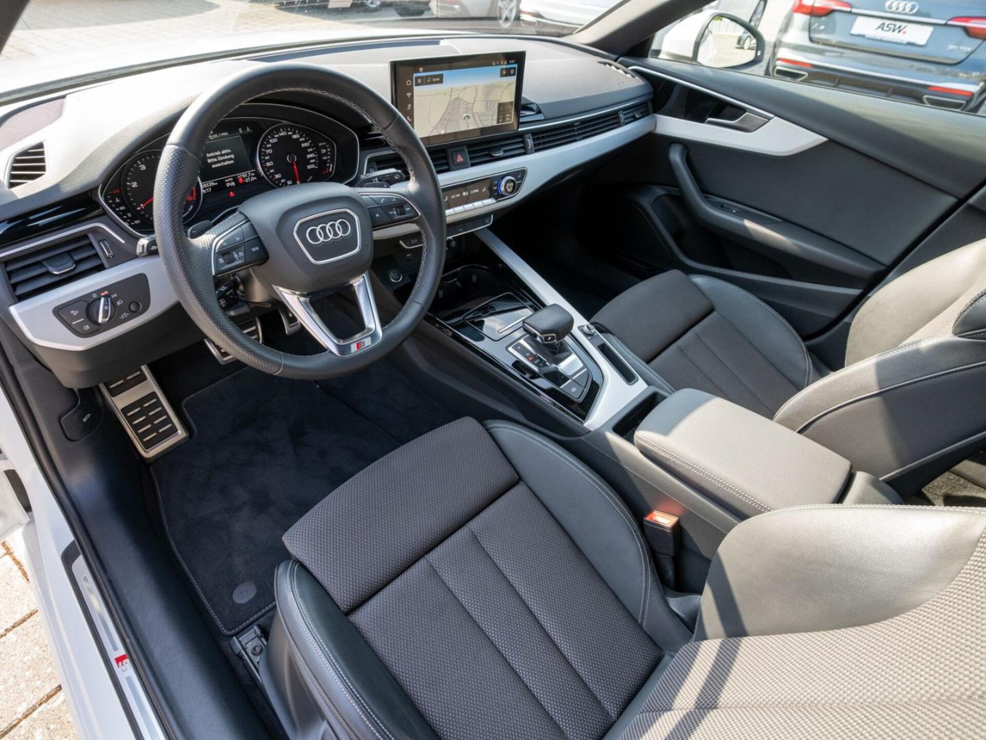 Audi A4 Avant S line