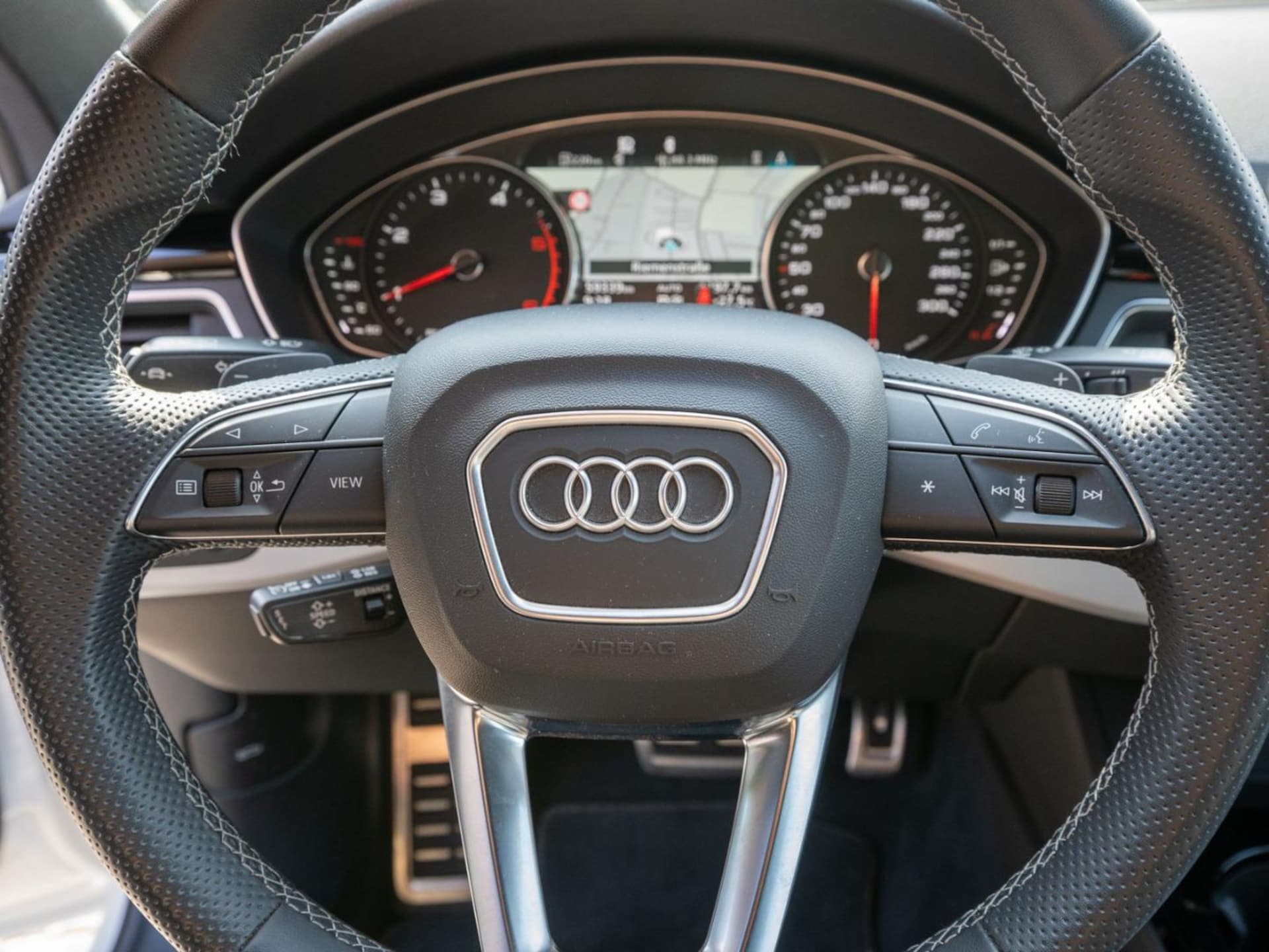 Audi A4 Avant S line