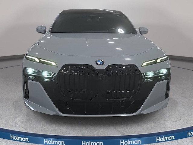 2023 BMW 740