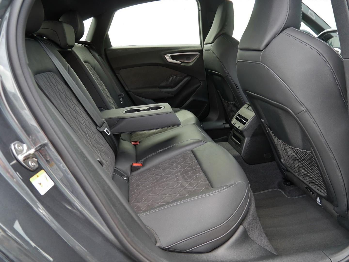Bild über Audi S5 Limousine TFSI 270 kW S tronic - für weitere Informationen kontaktieren Sie den Audi Partner