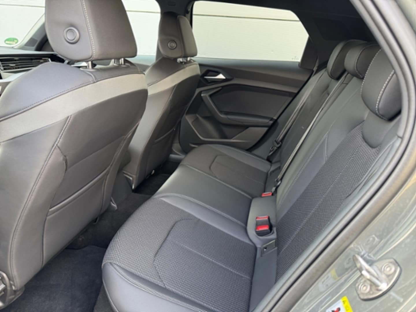 Bild über Audi A1 Sportback S line 30 TFSI S tronic - für weitere Informationen kontaktieren Sie den Audi Partner