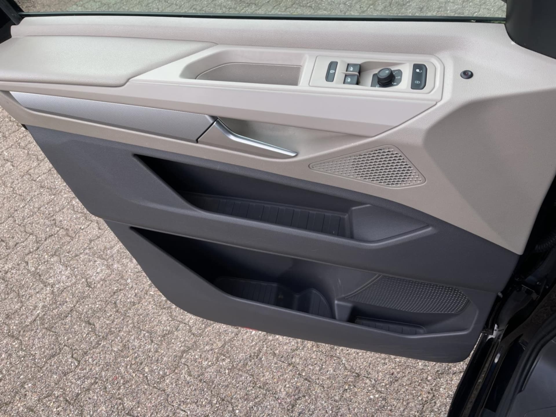 Volkswagen Multivan Langversion Basis-Modell