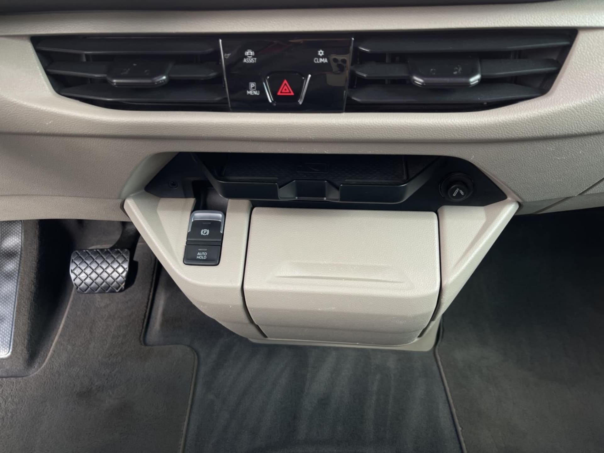 Volkswagen Multivan Langversion Basis-Modell