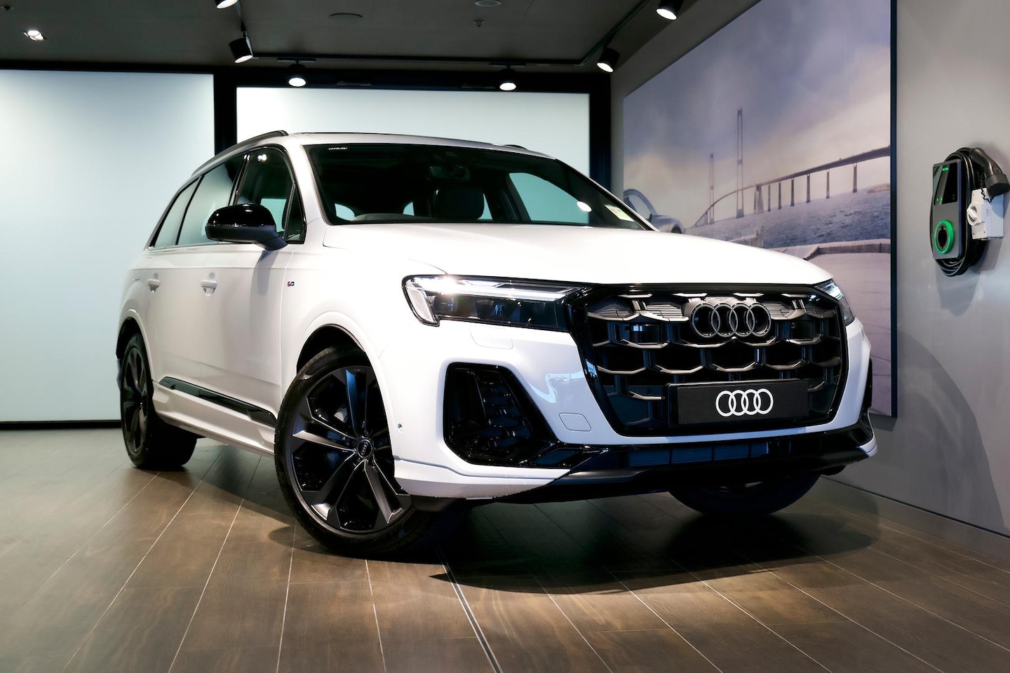 Image about Audi Q7 SUV TFSI quattro tiptronic