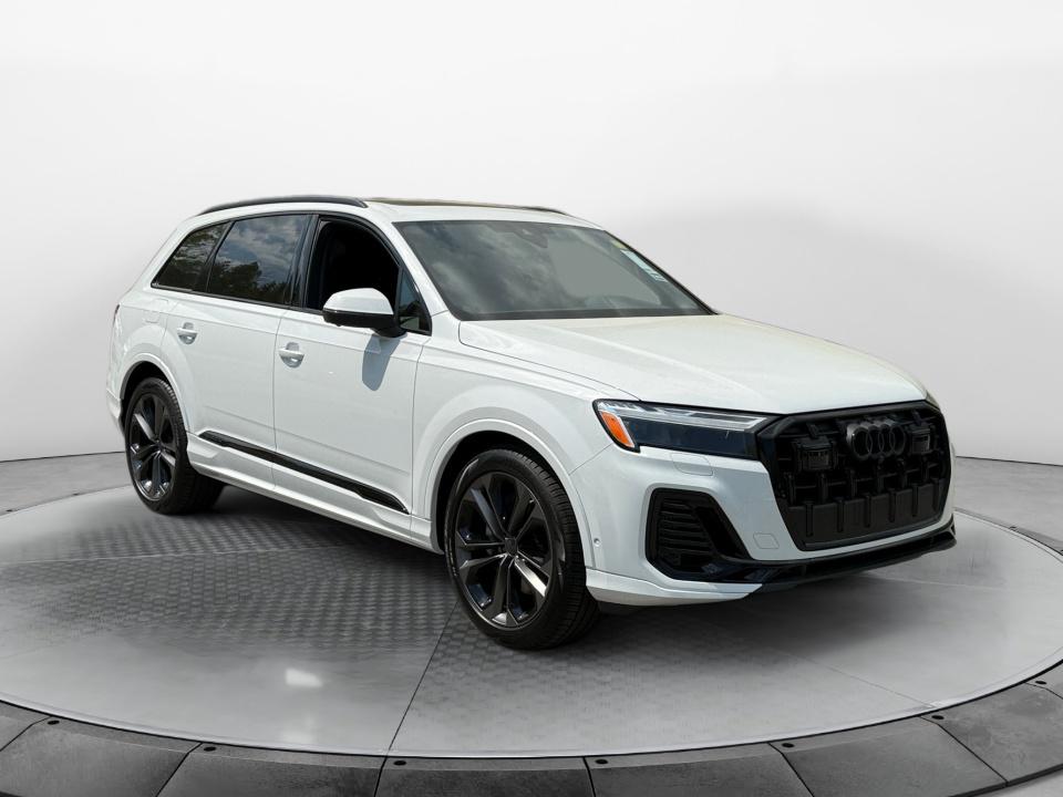 2026 Audi Q7 55 Premium Plus quattro Tiptronic's photo