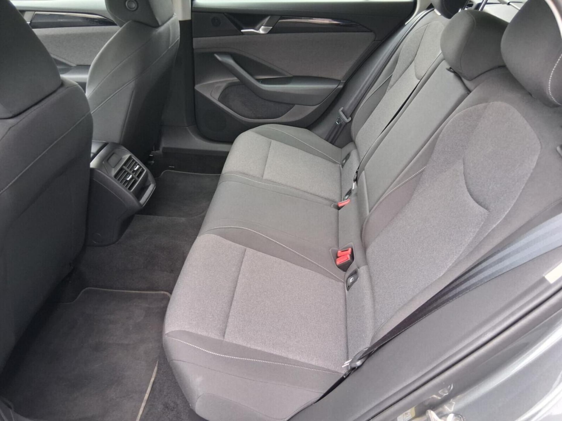 Volkswagen Passat Model bazowy