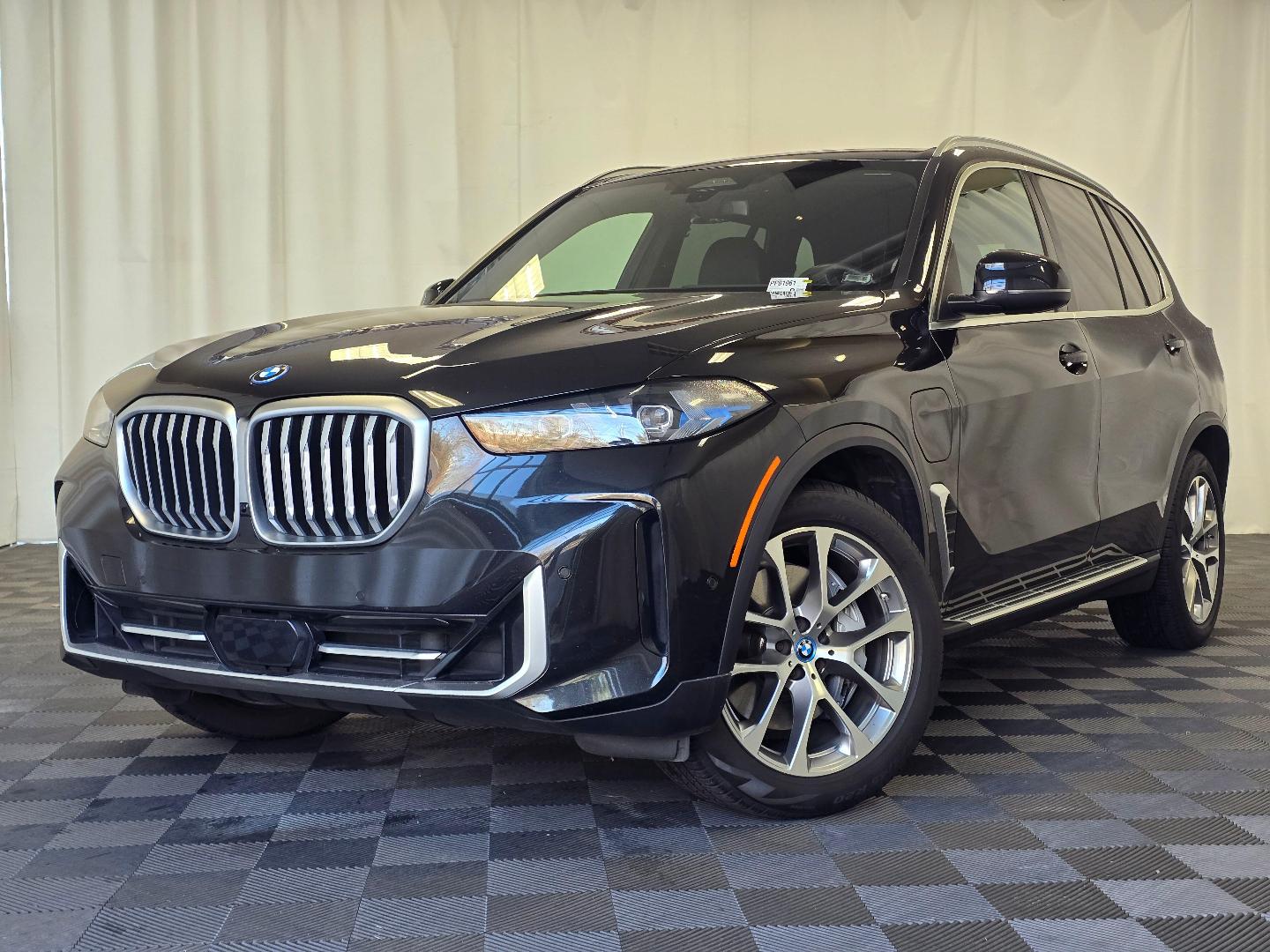2025 BMW X5 xDrive50e's photo
