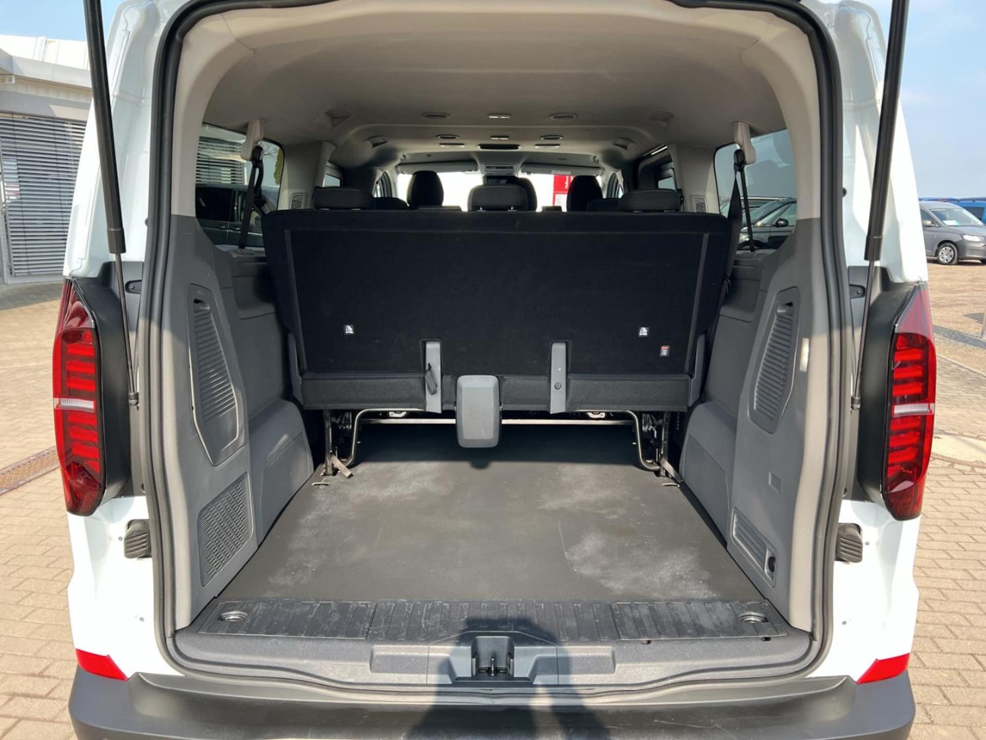 Volkswagen Caravelle langer Radstand Basis-Modell