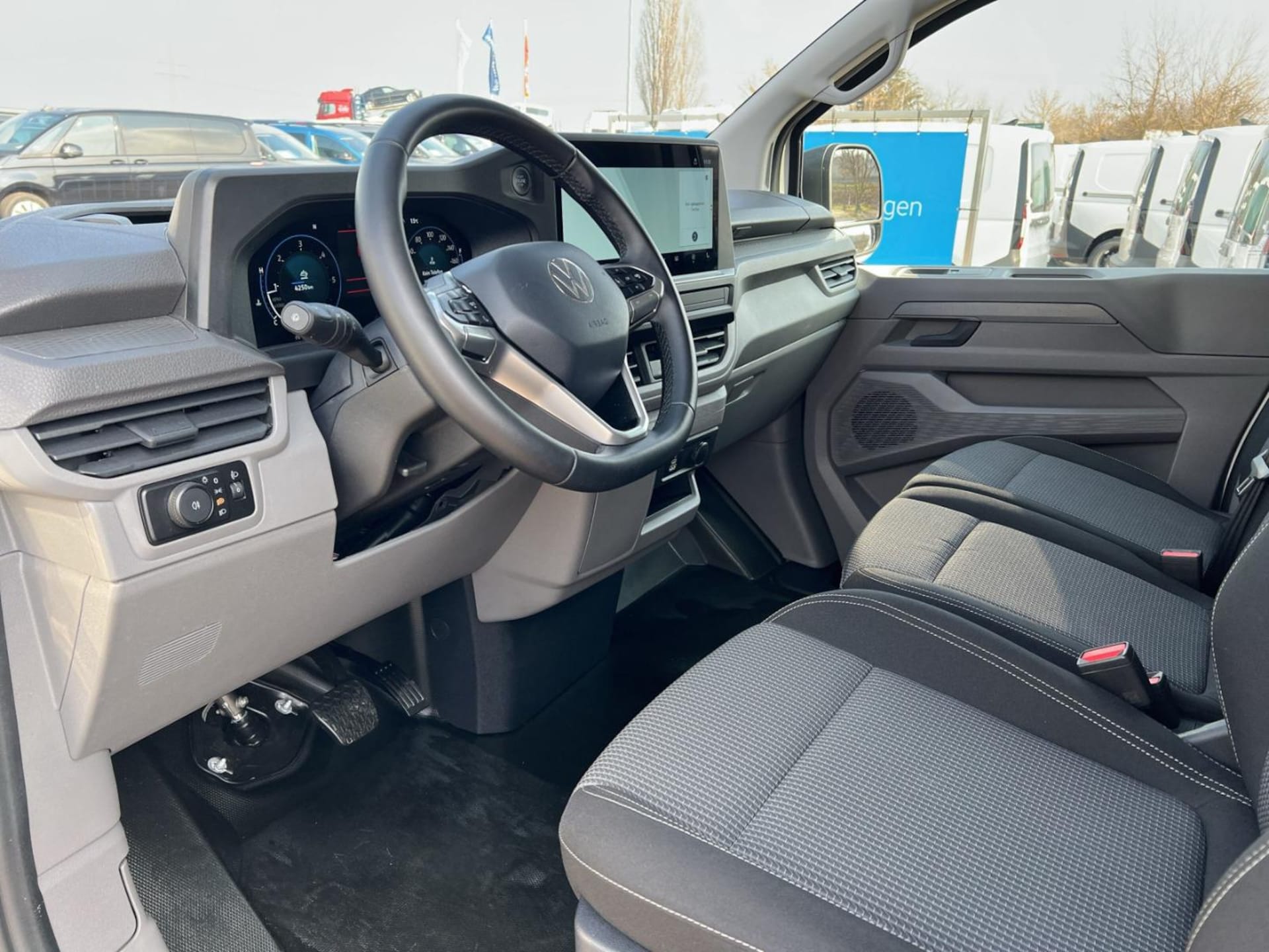 Volkswagen Caravelle langer Radstand Basis-Modell
