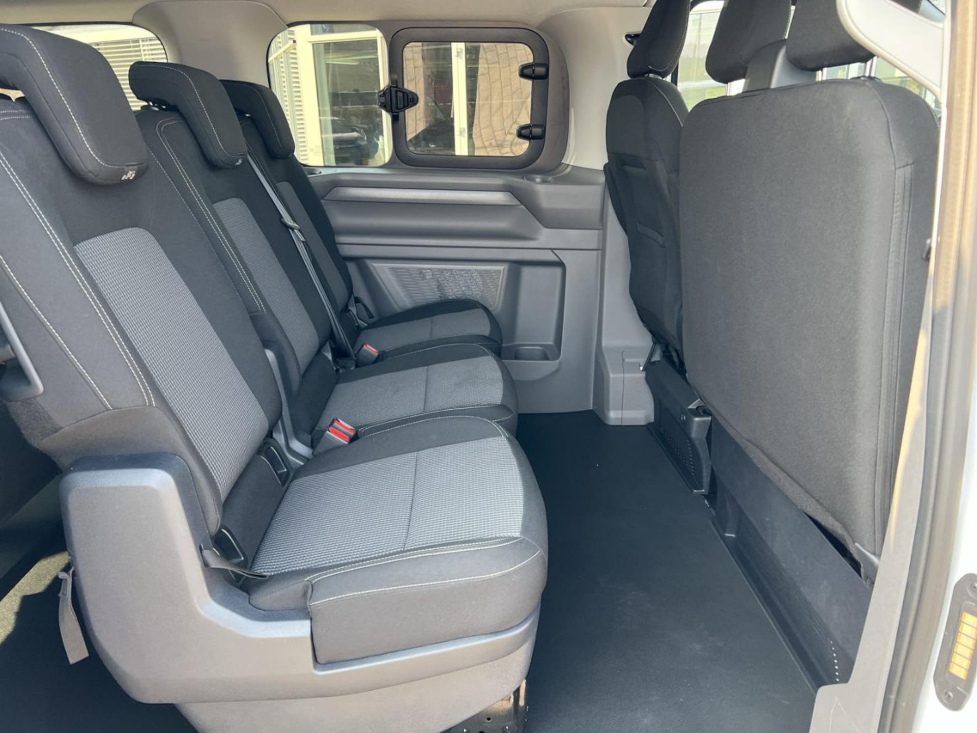 Volkswagen Caravelle langer Radstand Basis-Modell