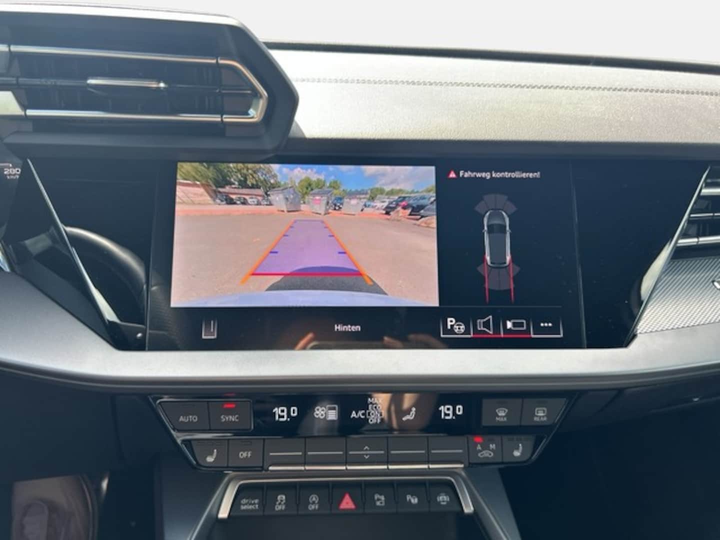 Bild über Audi A3 Sportback S line 35 TDI S tronic - für weitere Informationen kontaktieren Sie den Audi Partner