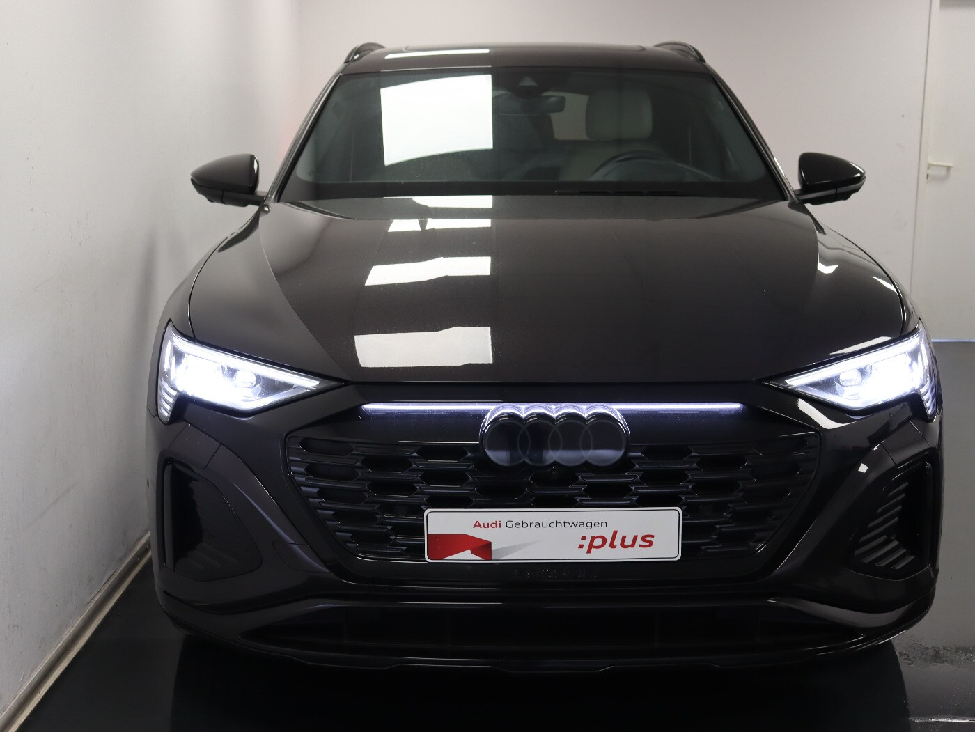 Image about Audi Q8 e-tron S line 55 e-tron quattro