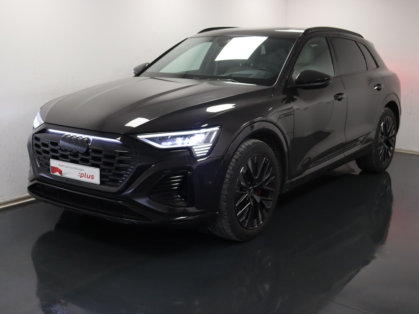 Image about Audi Q8 e-tron S line 55 e-tron quattro