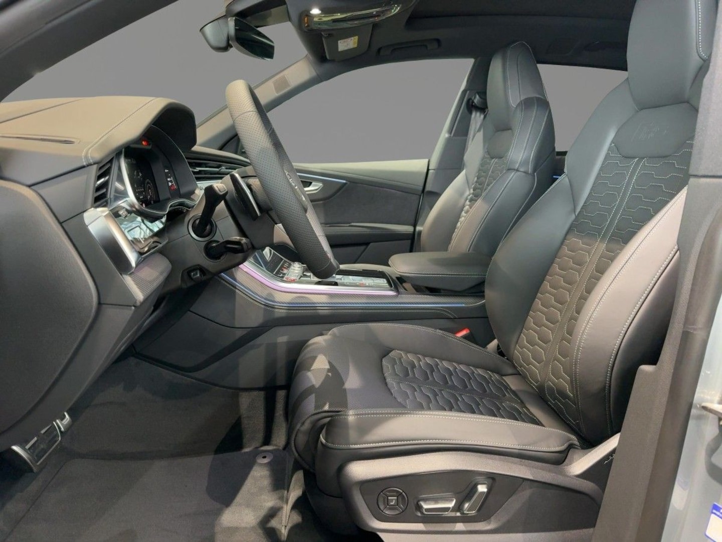Bild über Audi RS Q8 SUV TFSI quattro 471 kW tiptronic - für weitere Informationen kontaktieren Sie den Audi Partner