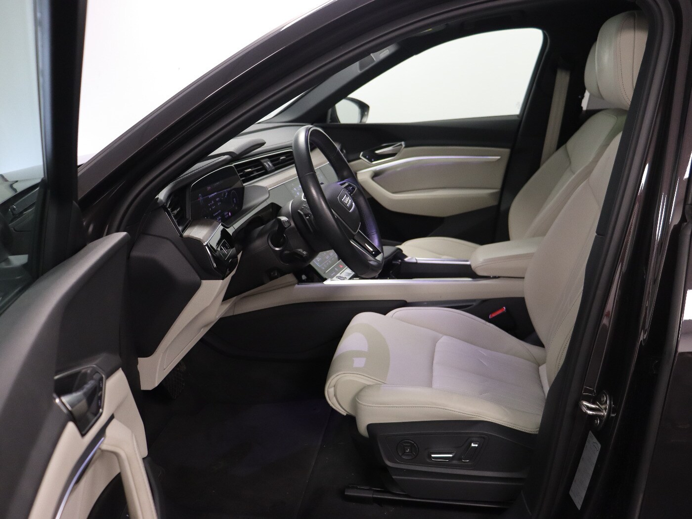 Image about Audi Q8 e-tron S line 55 e-tron quattro