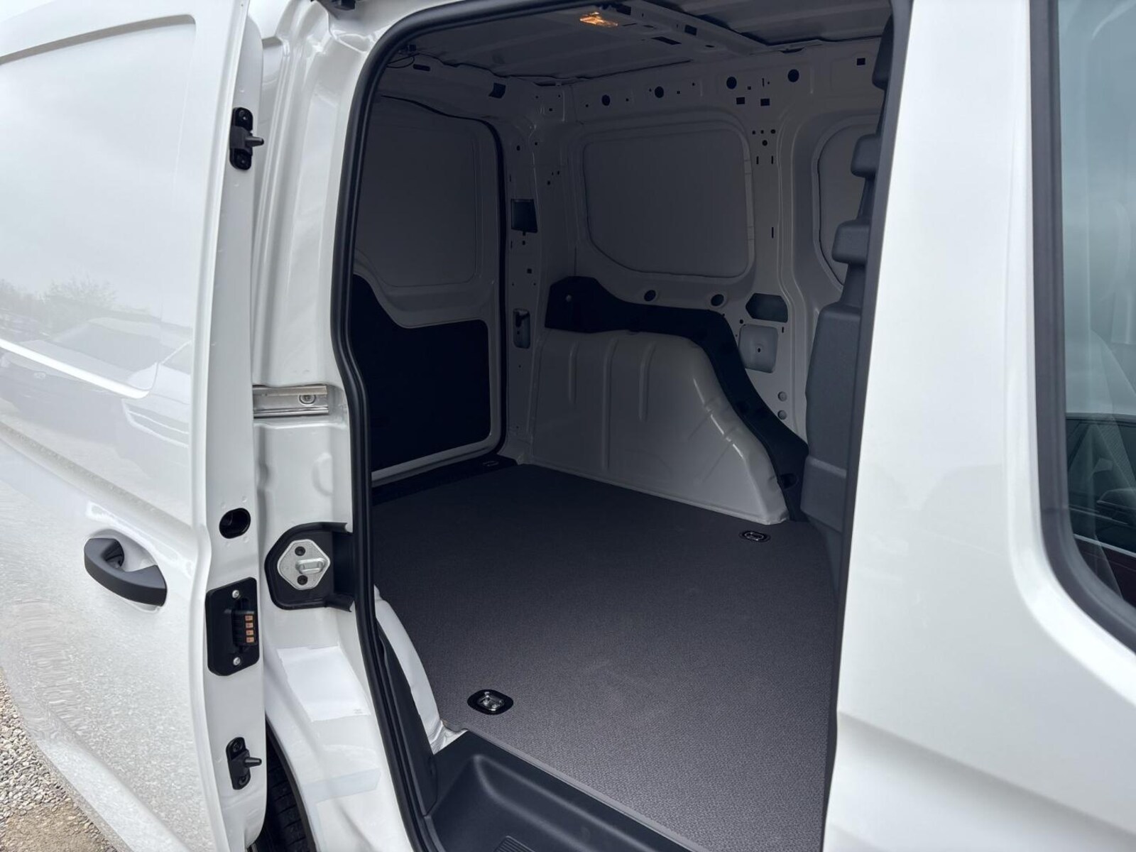 Volkswagen Caddy Cargo – Bild 13