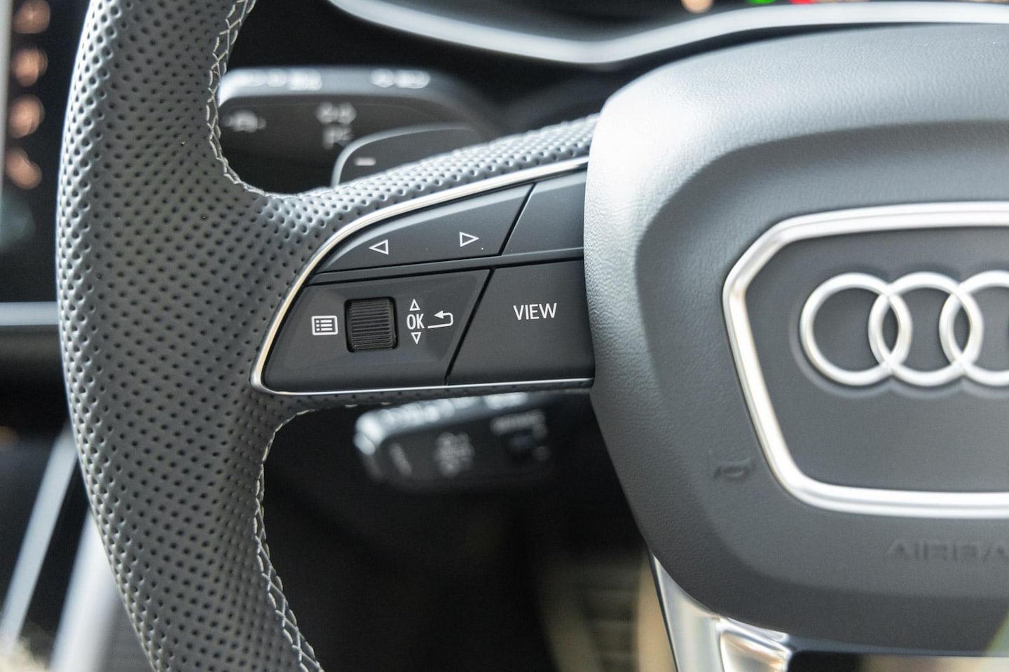 Image about Audi SQ7 SUV TFSI quattro tiptronic