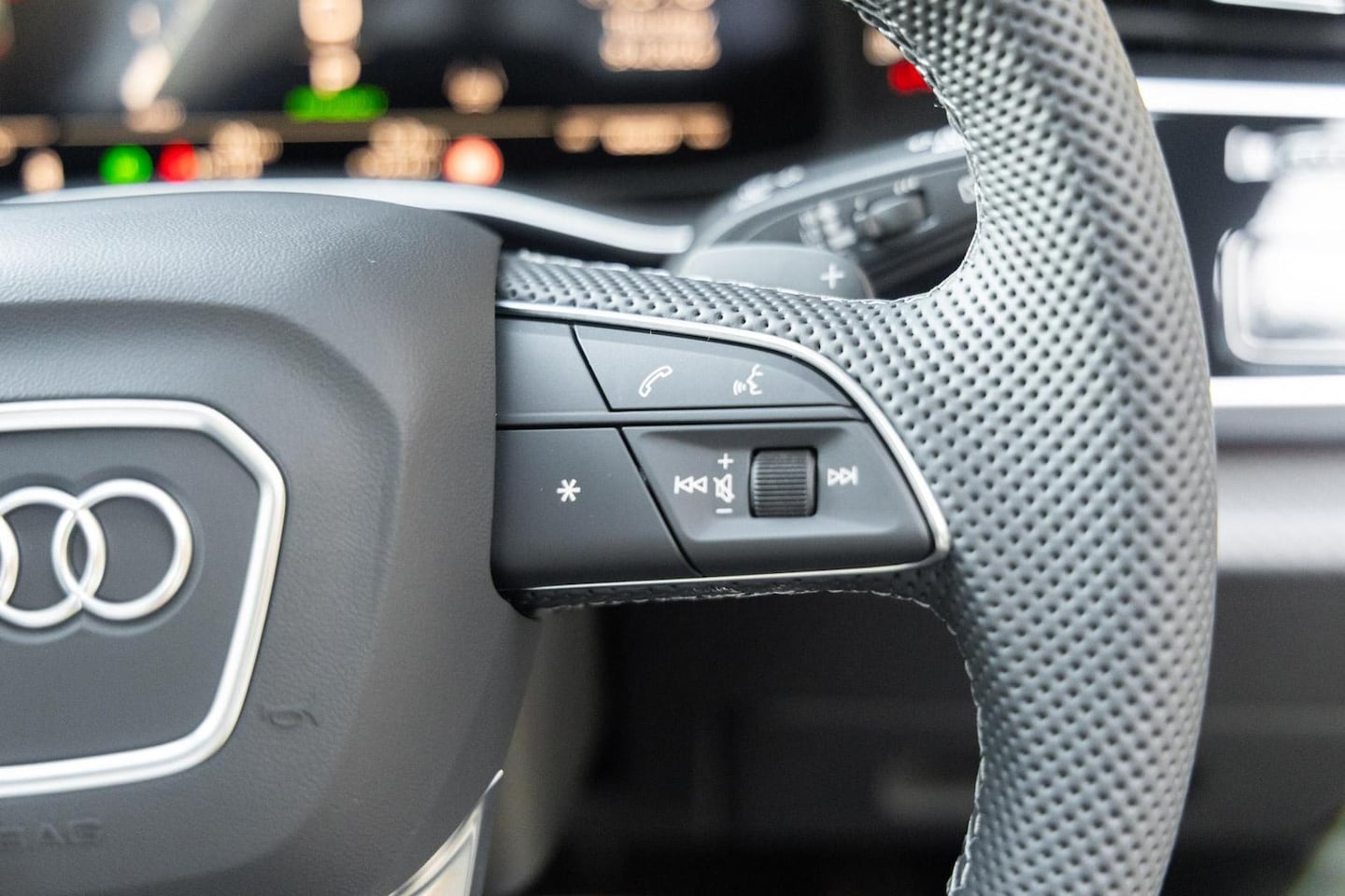 Image about Audi SQ7 SUV TFSI quattro tiptronic