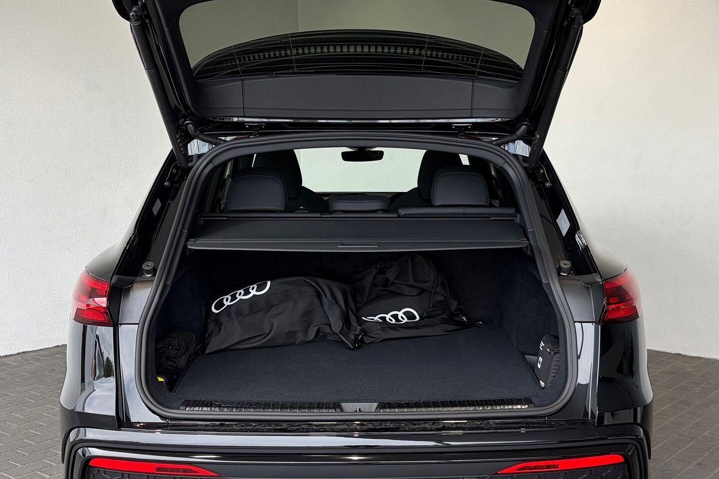 Image about Audi Q5 SUV e-hybrid quattro S tronic