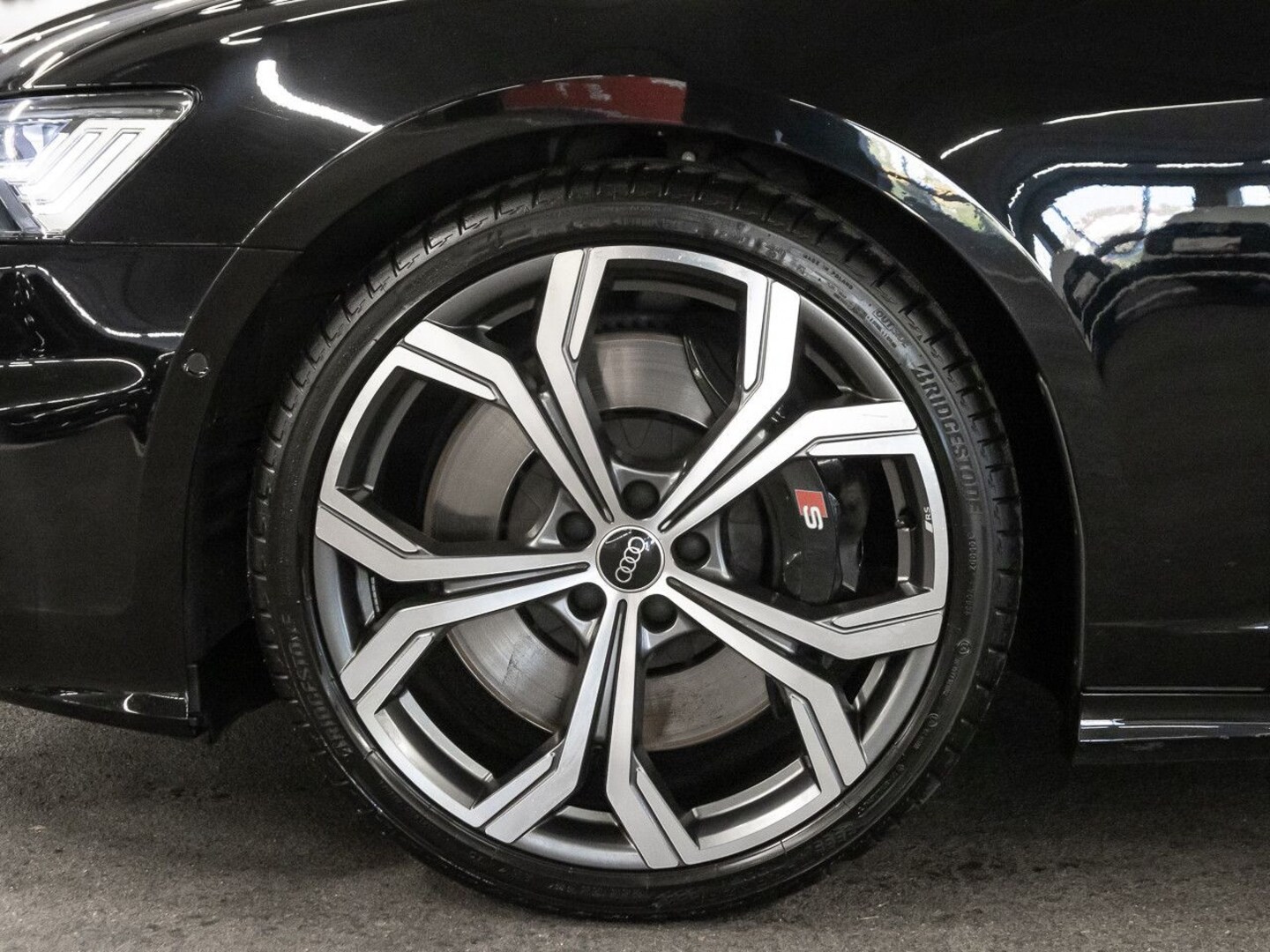 Bild über Audi S6 Avant TDI quattro tiptronic - für weitere Informationen kontaktieren Sie den Audi Partner