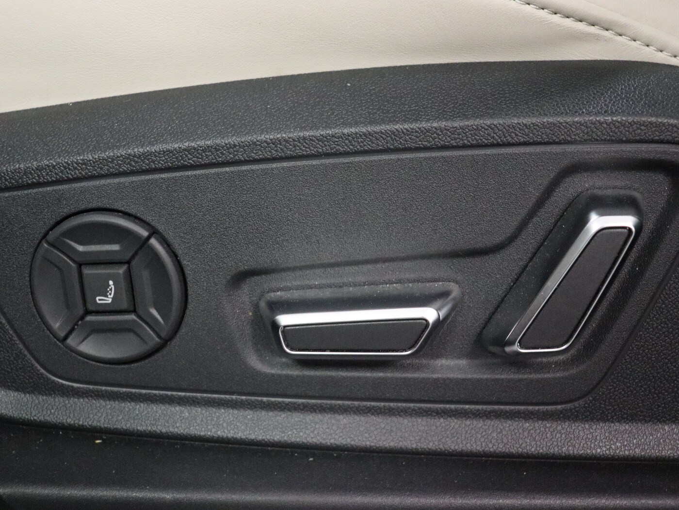 Image about Audi Q8 e-tron S line 55 e-tron quattro