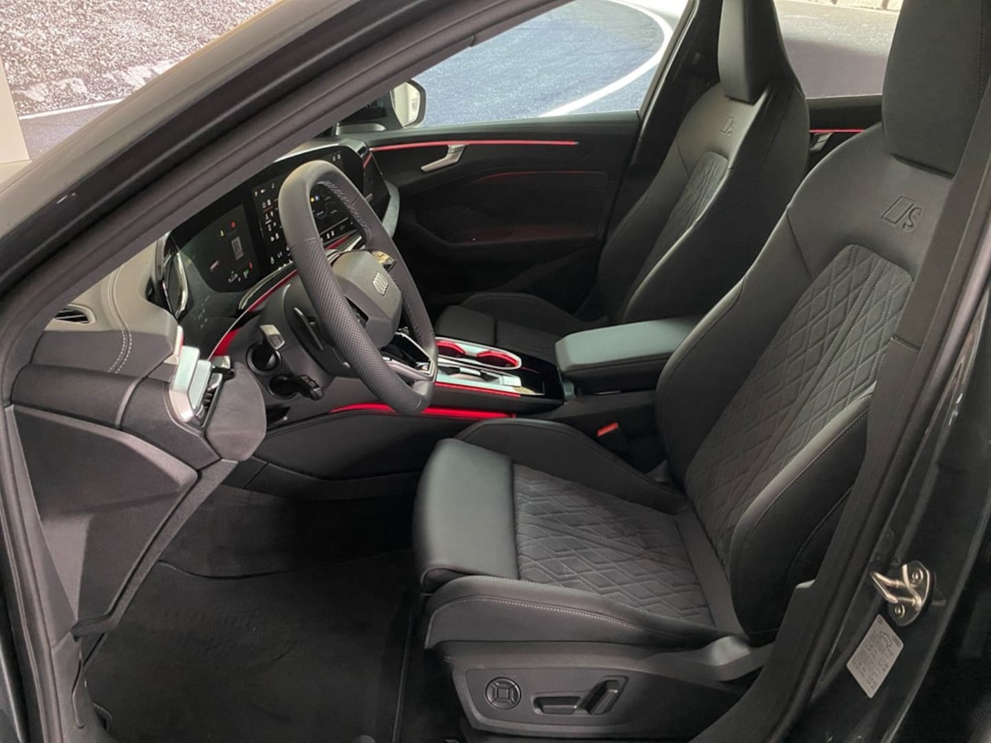 Bild über Audi A6 Limousine e-hybrid edition one e-hybrid quattro 220 kW S tronic - für weitere Informationen kontaktieren Sie den Audi Partner