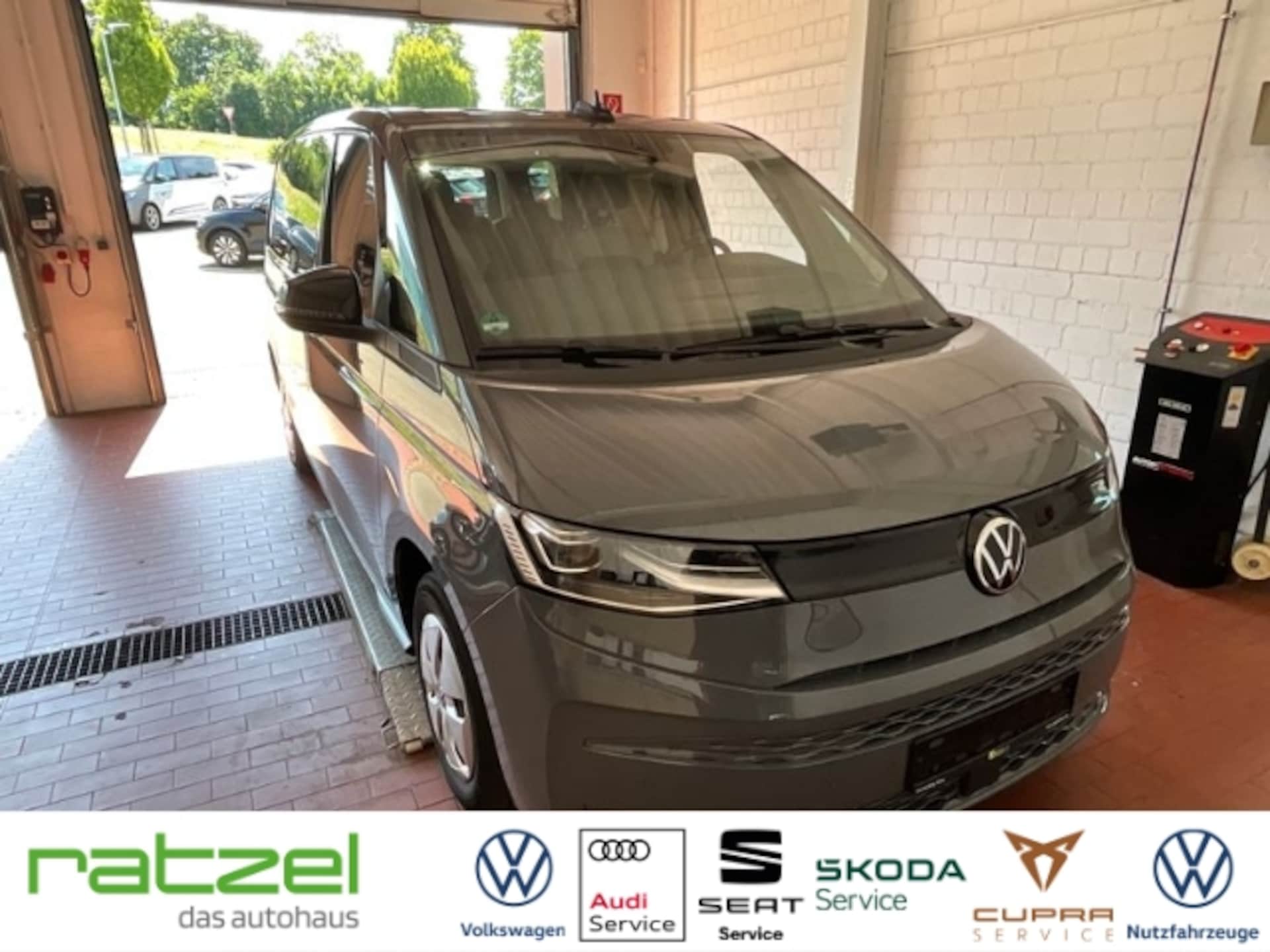 Volkswagen Multivan Basis-Modell