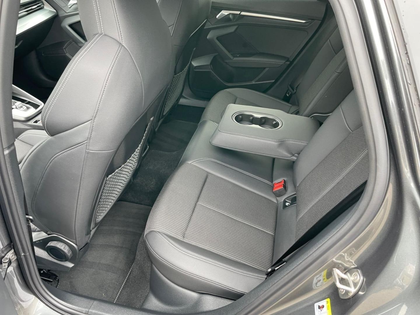 Bild über Audi S3 Sportback TFSI quattro S tronic - für weitere Informationen kontaktieren Sie den Audi Partner