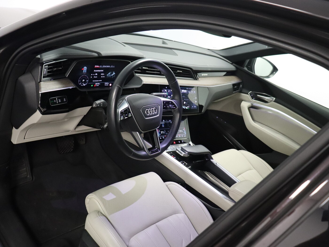 Image about Audi Q8 e-tron S line 55 e-tron quattro