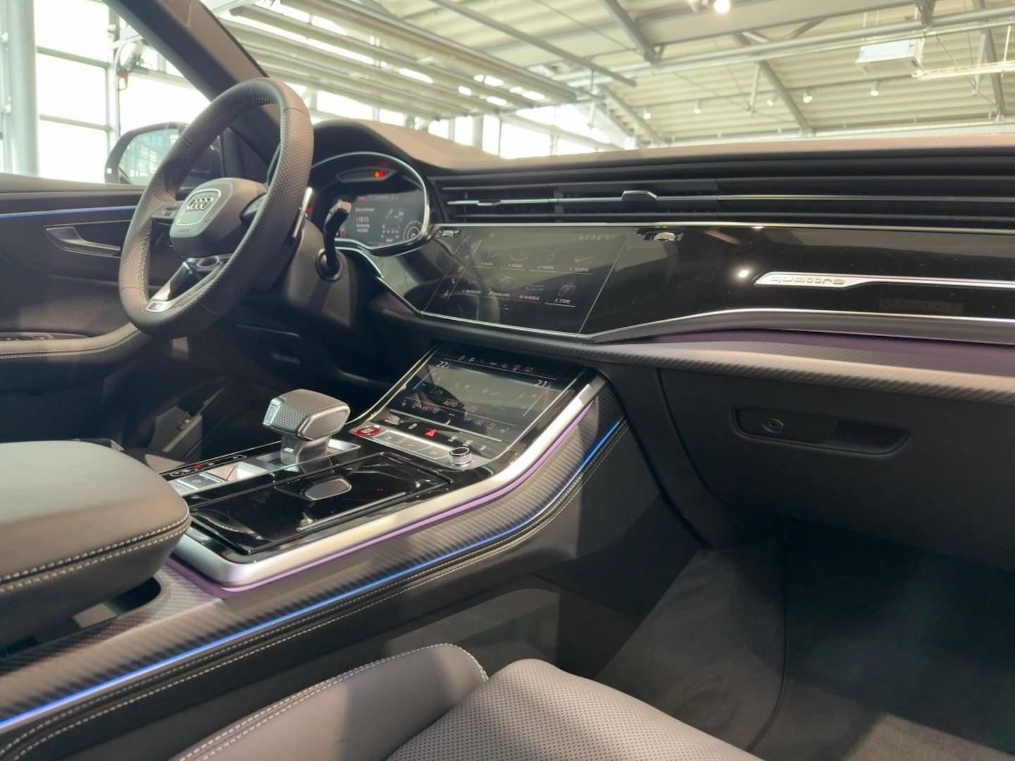 Bild über Audi RS Q8 SUV TFSI quattro 471 kW tiptronic - für weitere Informationen kontaktieren Sie den Audi Partner
