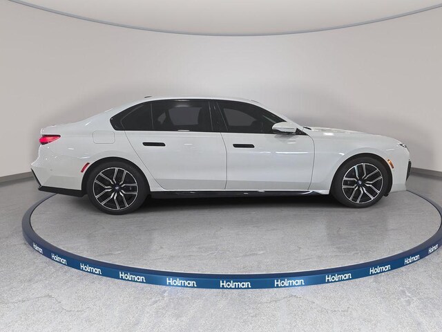 2023 BMW 740