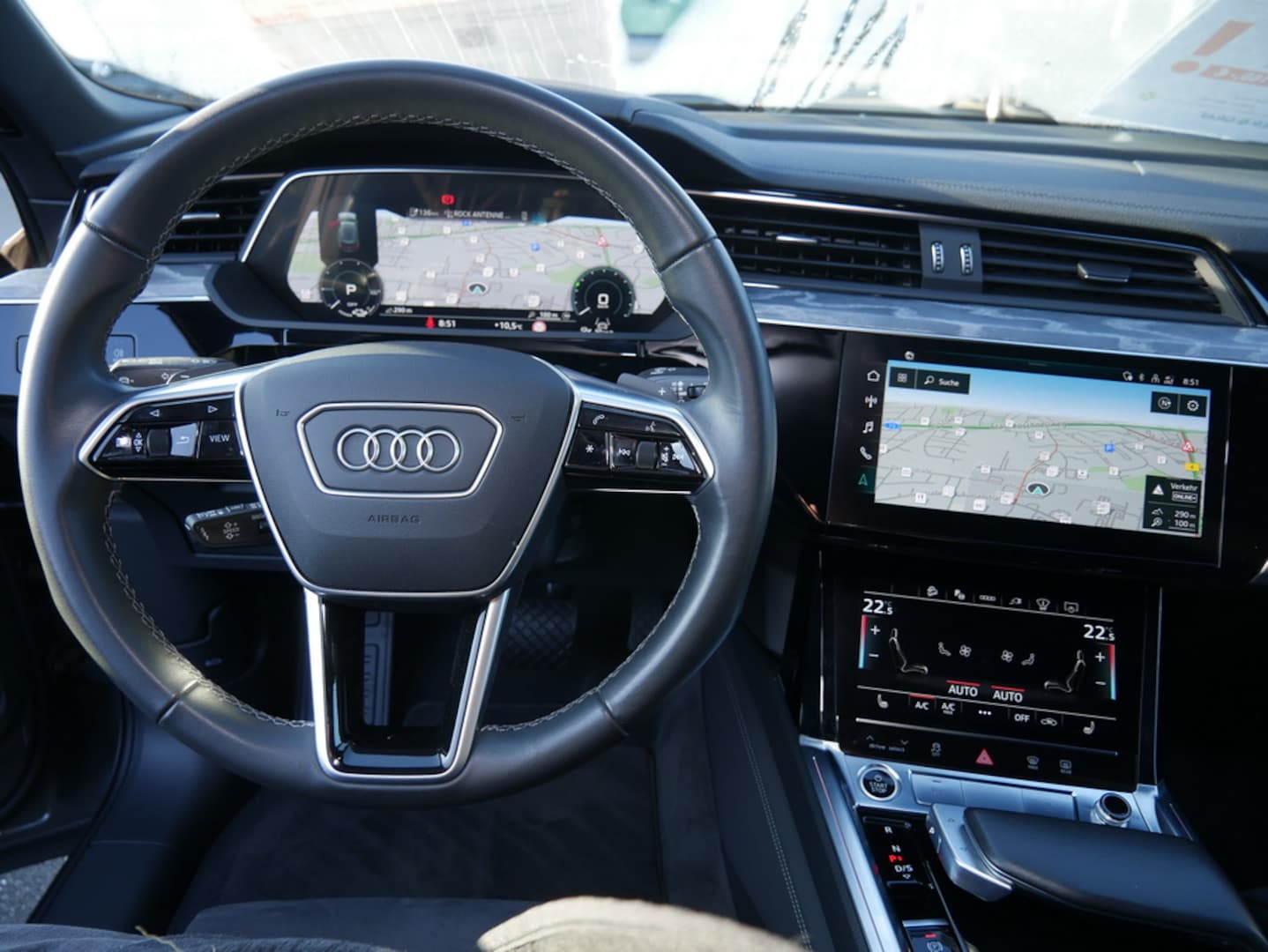 Bild über Audi Q8 e-tron S line 55 e-tron quattro - für weitere Informationen kontaktieren Sie den Audi Partner
