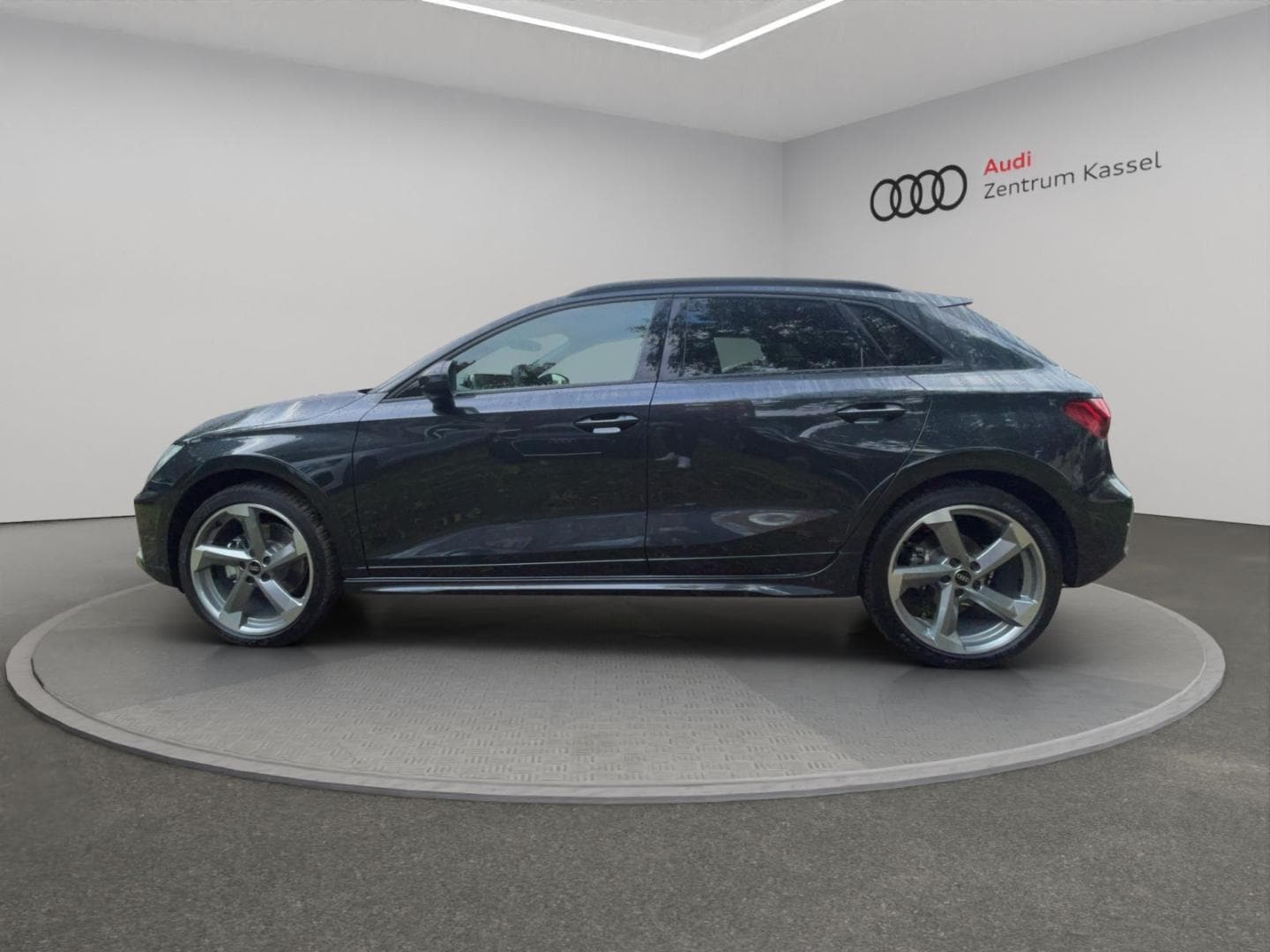 Bild über Audi A3 allstreet TFSI 110 kW S tronic - für weitere Informationen kontaktieren Sie den Audi Partner
