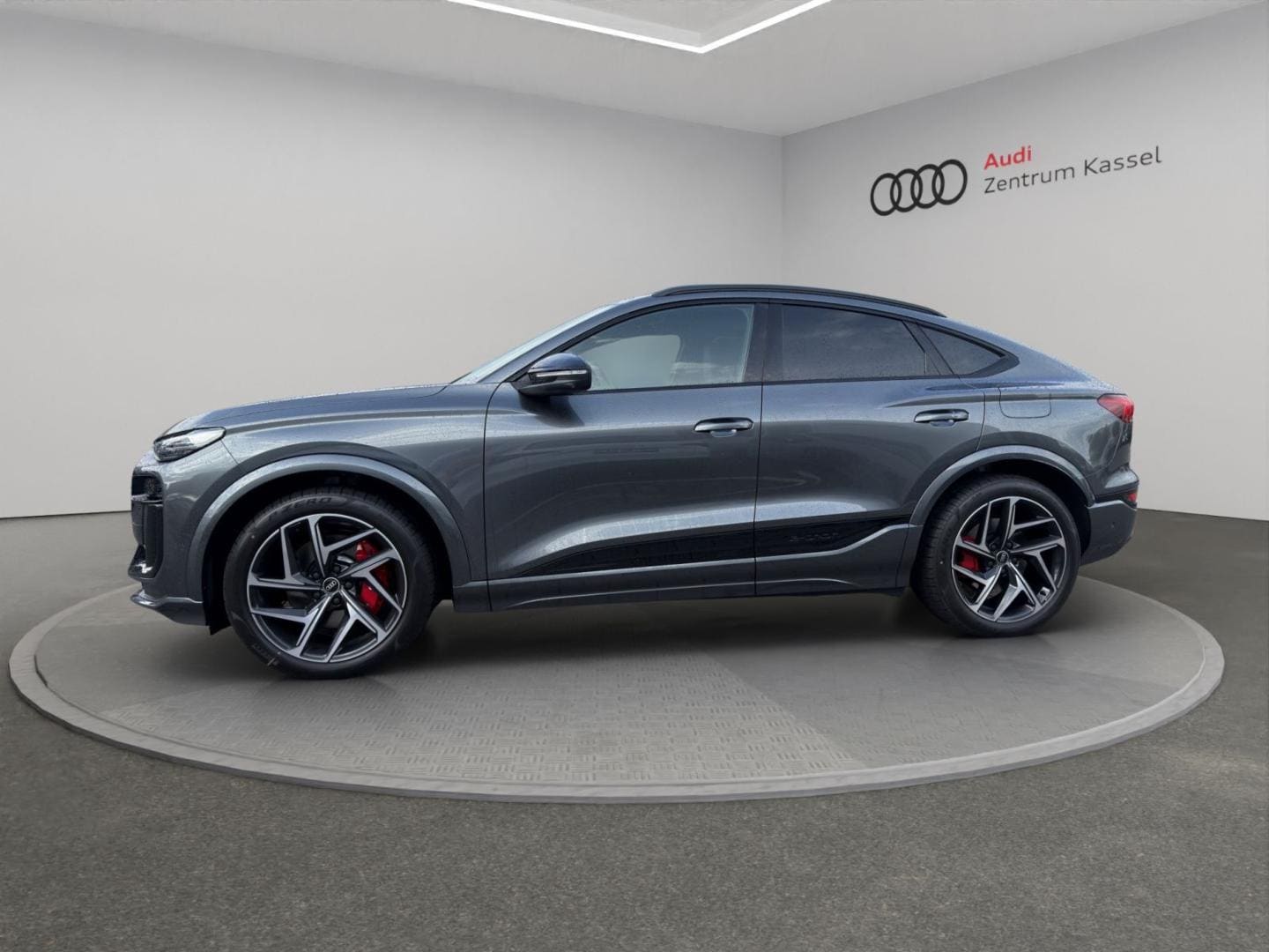 Bild über Audi SQ6 Sportback e-tron e-tron quattro 360 kW - für weitere Informationen kontaktieren Sie den Audi Partner