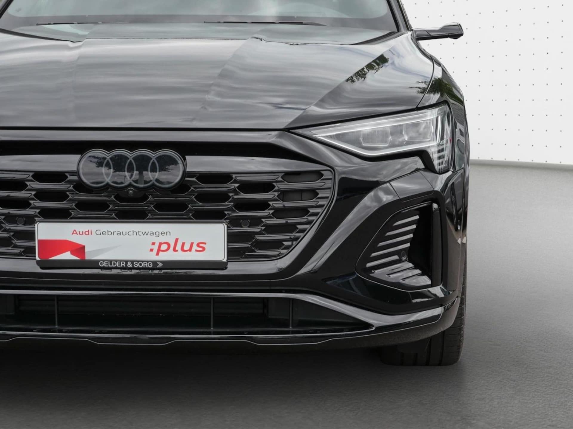 Audi Q8 e-tron S line