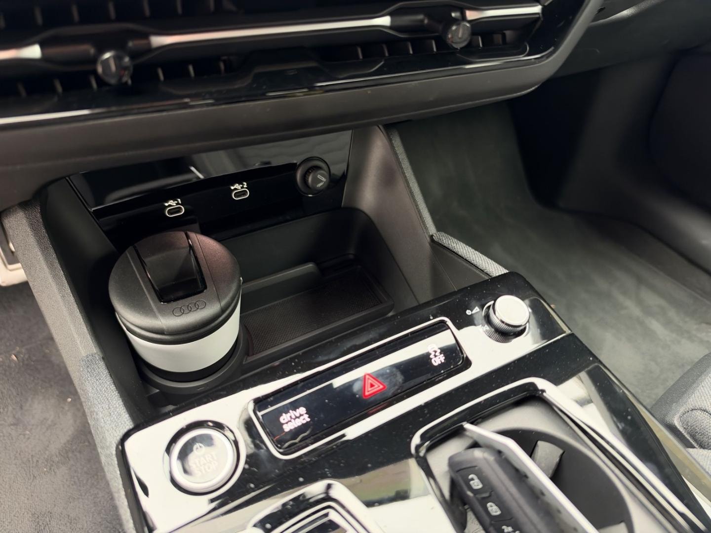 Bild über Audi A6 Avant e-tron e-tron quattro - für weitere Informationen kontaktieren Sie den Audi Partner