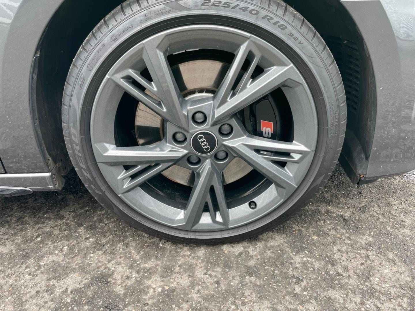 Bild über Audi S3 Sportback TFSI quattro S tronic - für weitere Informationen kontaktieren Sie den Audi Partner