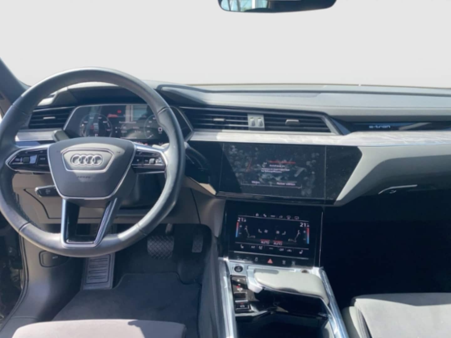 Bild über Audi Q8 e-tron S line 50 e-tron quattro - für weitere Informationen kontaktieren Sie den Audi Partner