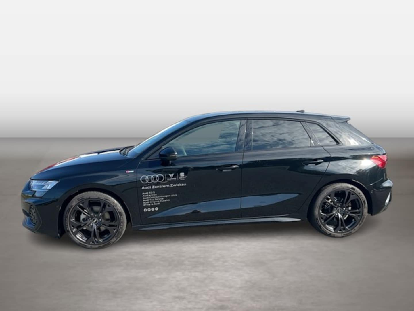 Bild über Audi A3 Sportback S line 30 TFSI Schaltgetriebe - für weitere Informationen kontaktieren Sie den Audi Partner