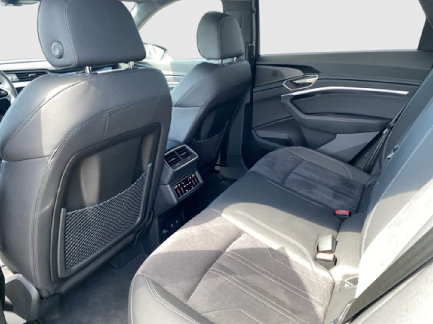 Bild über Audi Q8 e-tron S line 50 e-tron quattro - für weitere Informationen kontaktieren Sie den Audi Partner
