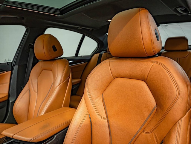 2019 BMW 5 Series 540i - Photo 36