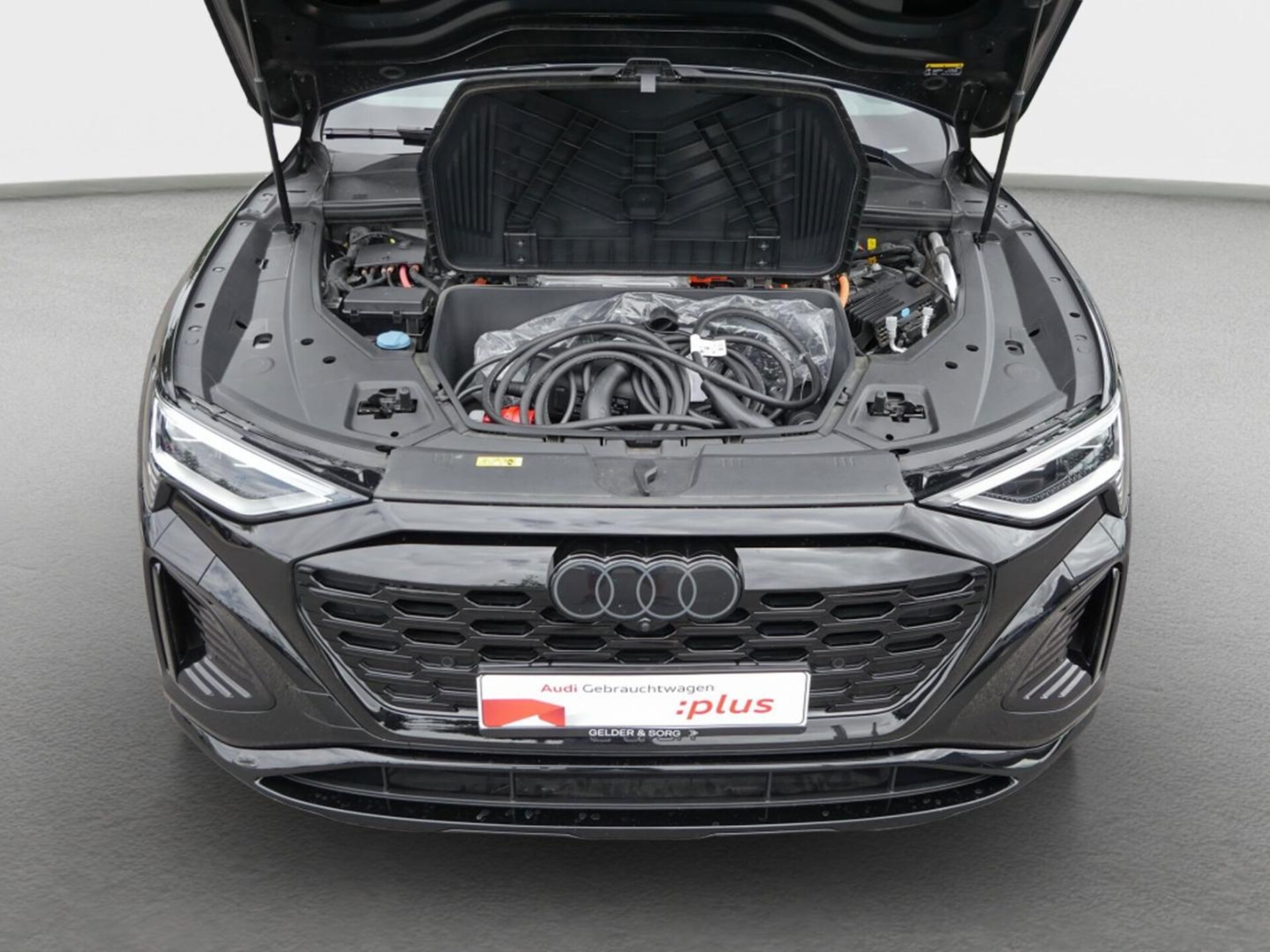 Audi Q8 e-tron S line