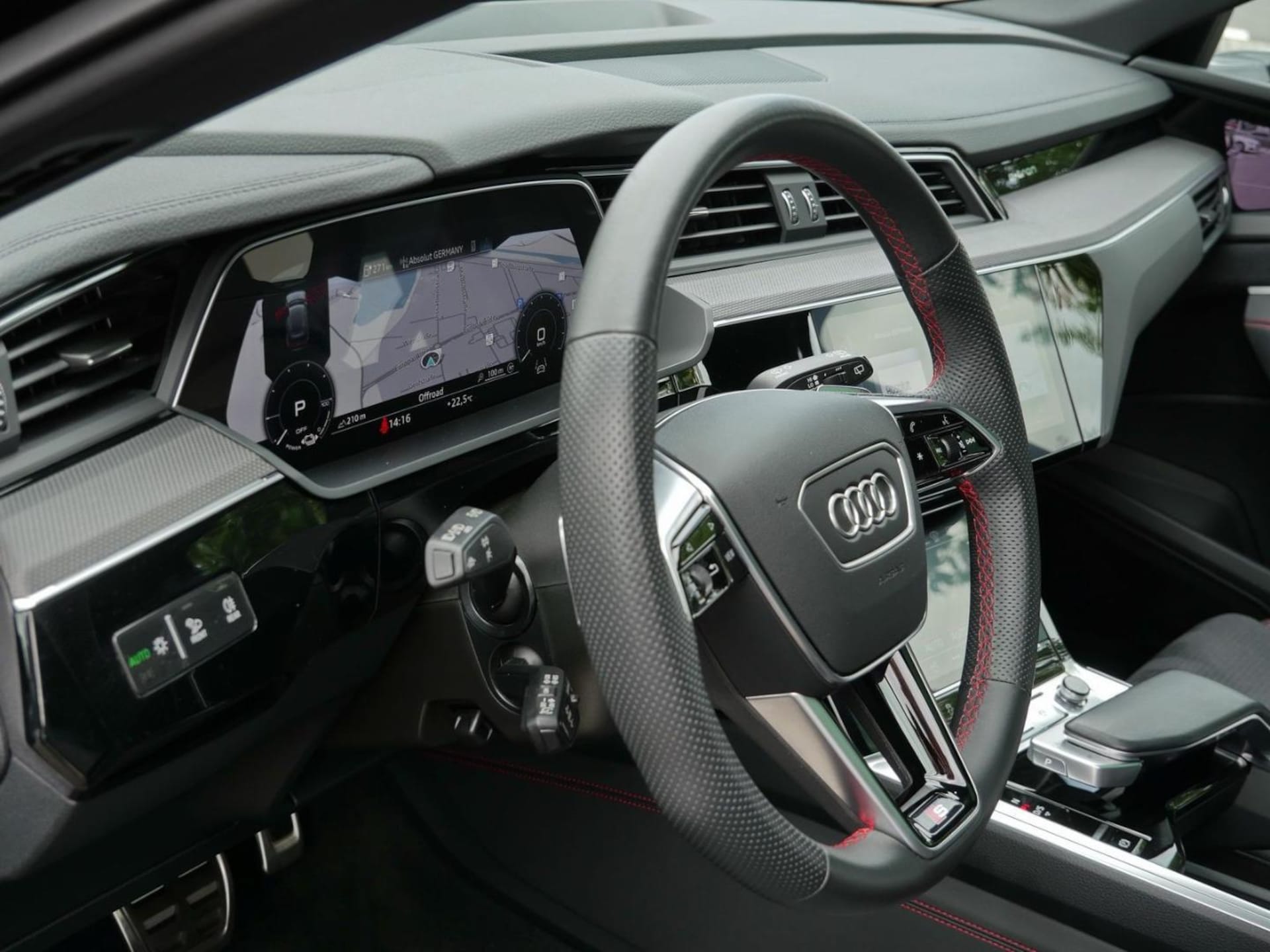 Audi Q8 e-tron S line