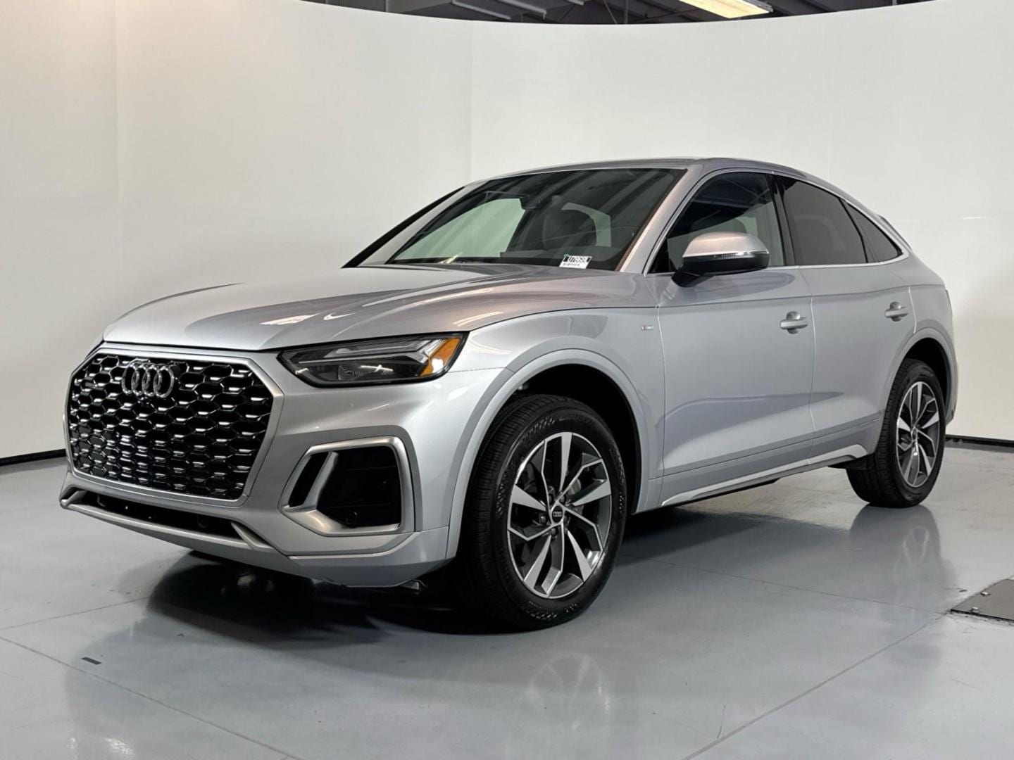 2022 Audi Q5 Sportback 45 Premium Plus's photo