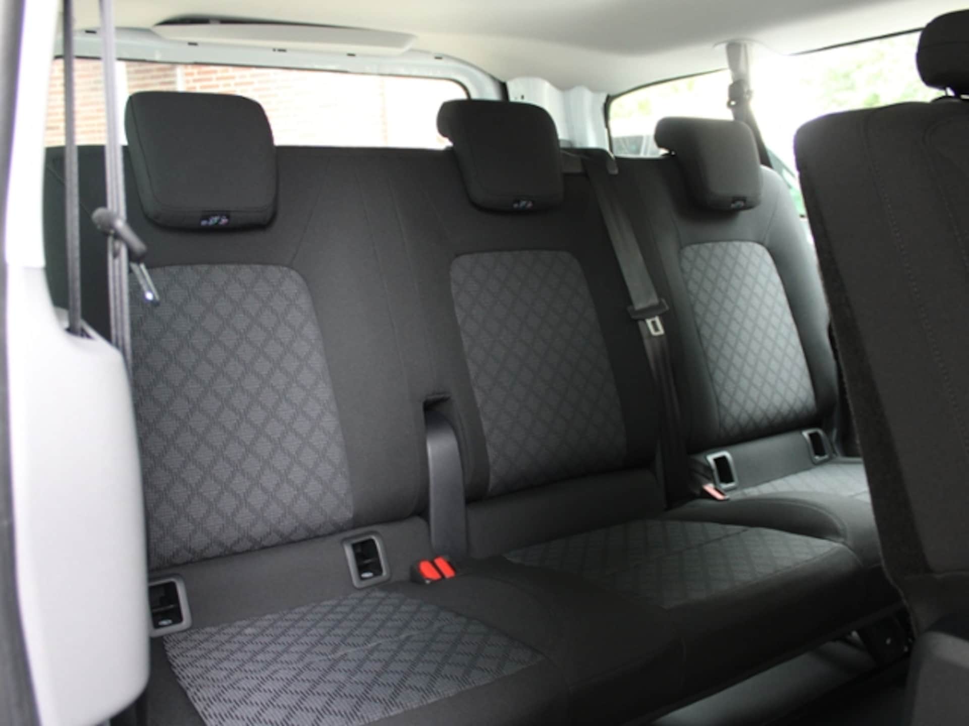Volkswagen Transporter Kombi langer Radstand