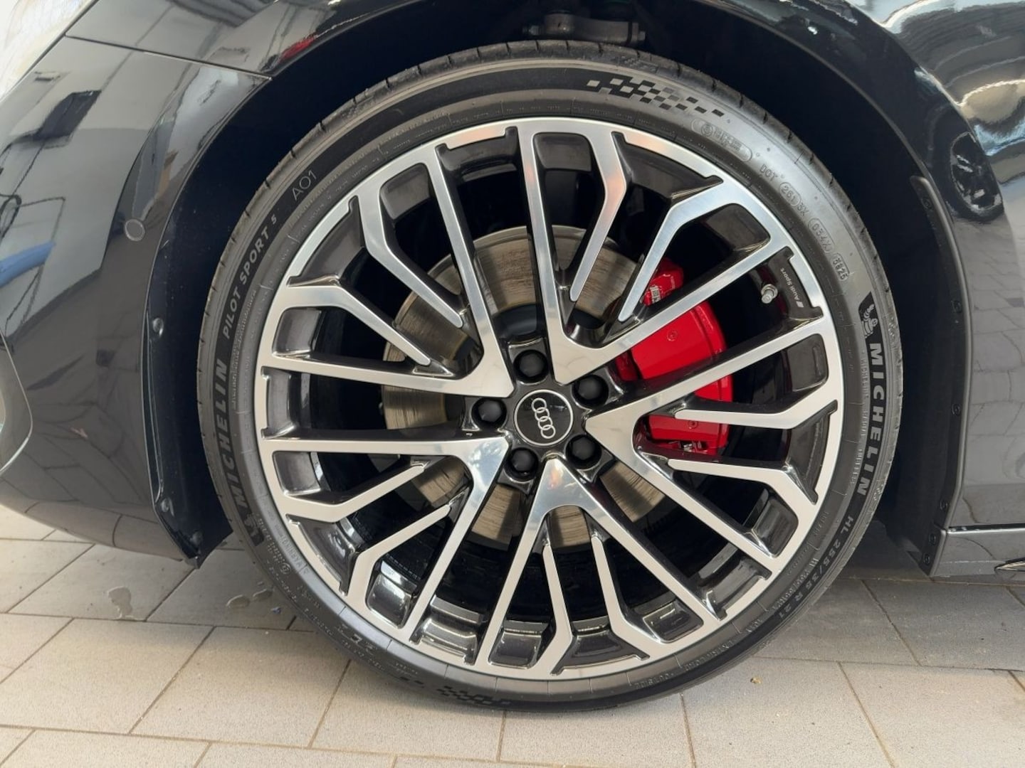 Bild über Audi A6 Avant TDI quattro 220 kW S tronic - für weitere Informationen kontaktieren Sie den Audi Partner