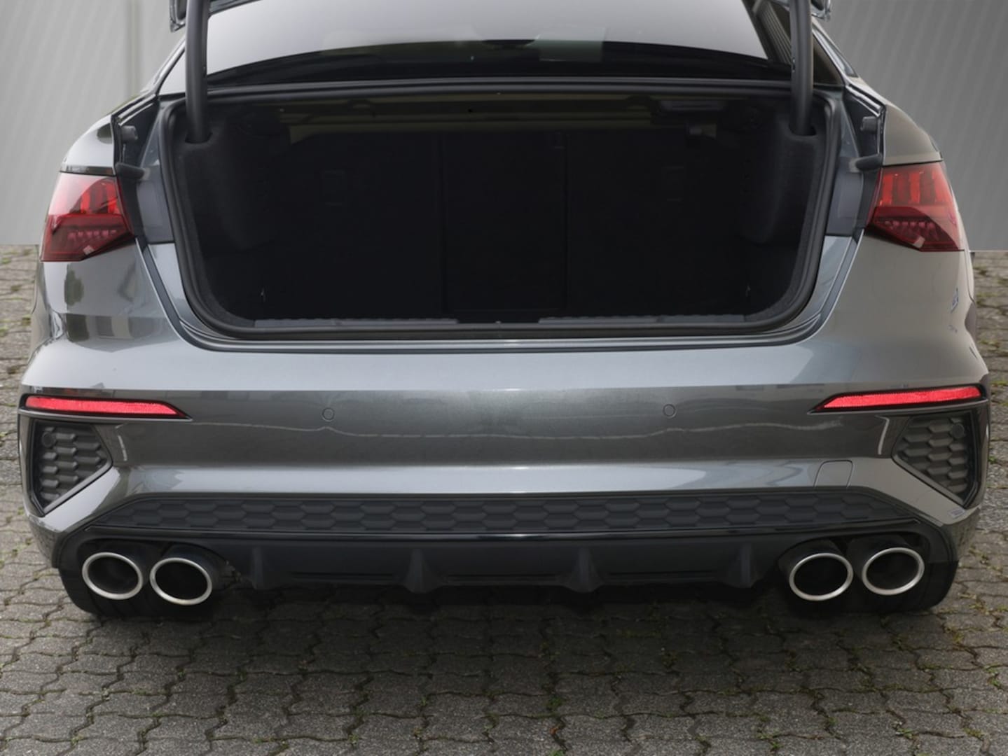 Bild über Audi S3 Limousine TFSI quattro S tronic - für weitere Informationen kontaktieren Sie den Audi Partner