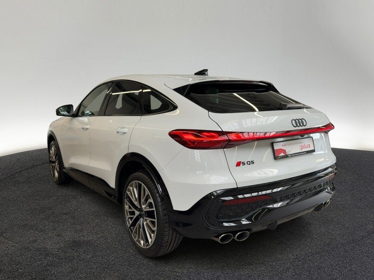 Bild über Audi SQ5 Sportback edition one mit Akzenten mythosschwarz TFSI 270 kW S tronic - für weitere Informationen kontaktieren Sie den Audi Partner