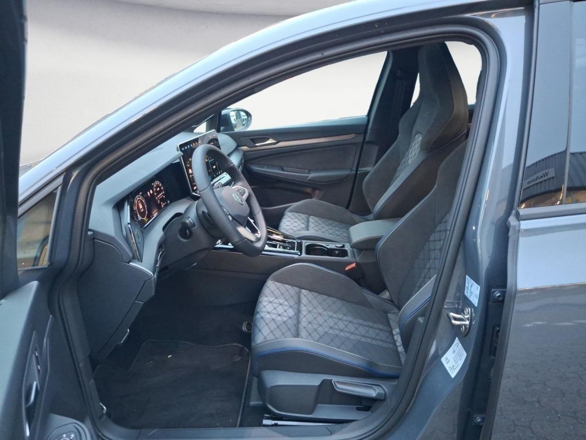 Volkswagen Golf R-Line